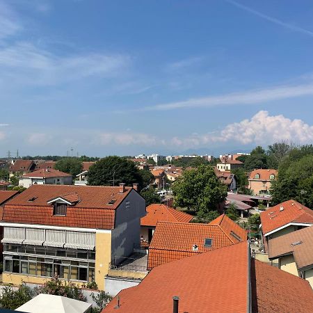 Rosa Vacanza E O Lavoro Nichelino Buitenkant foto