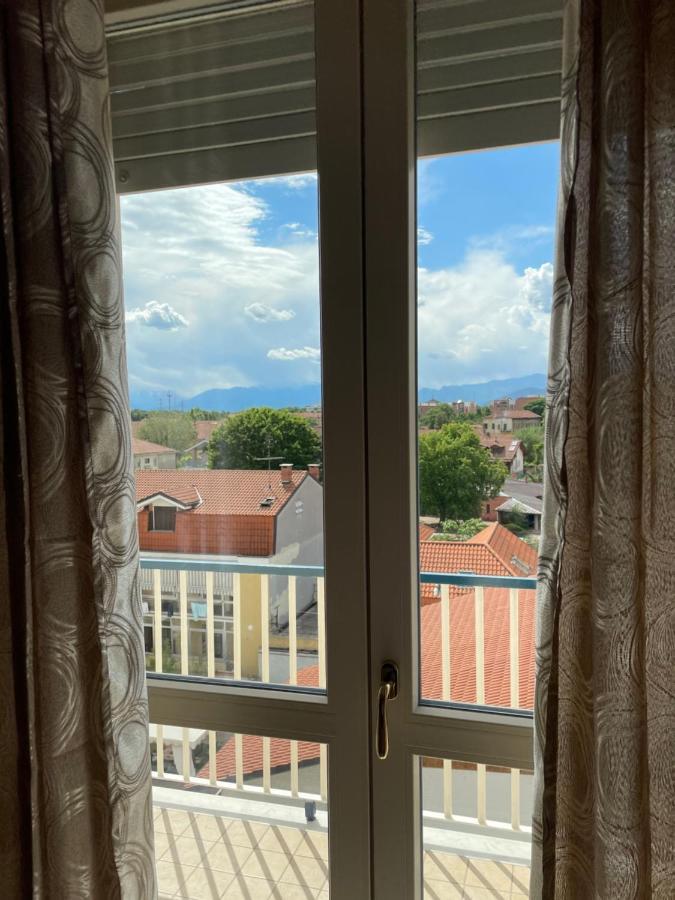 Rosa Vacanza E O Lavoro Nichelino Buitenkant foto